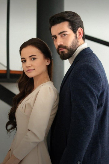 Кровавые цветы - постер сериала